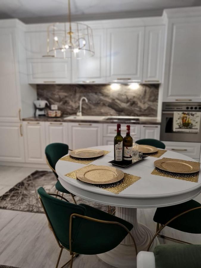 Apartament Larysse Oradea Buitenkant foto