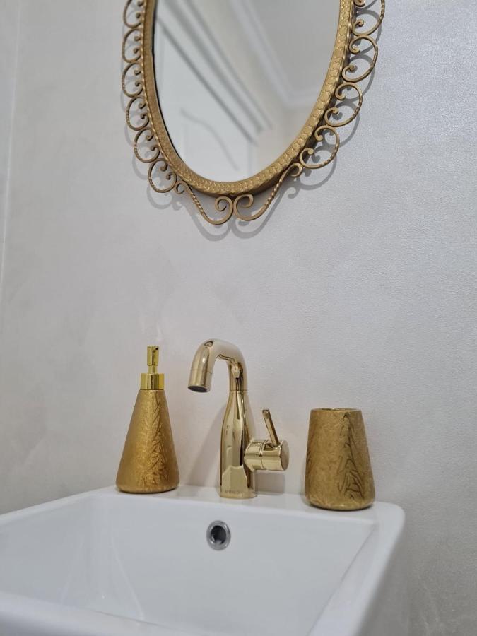 Apartament Larysse Oradea Buitenkant foto