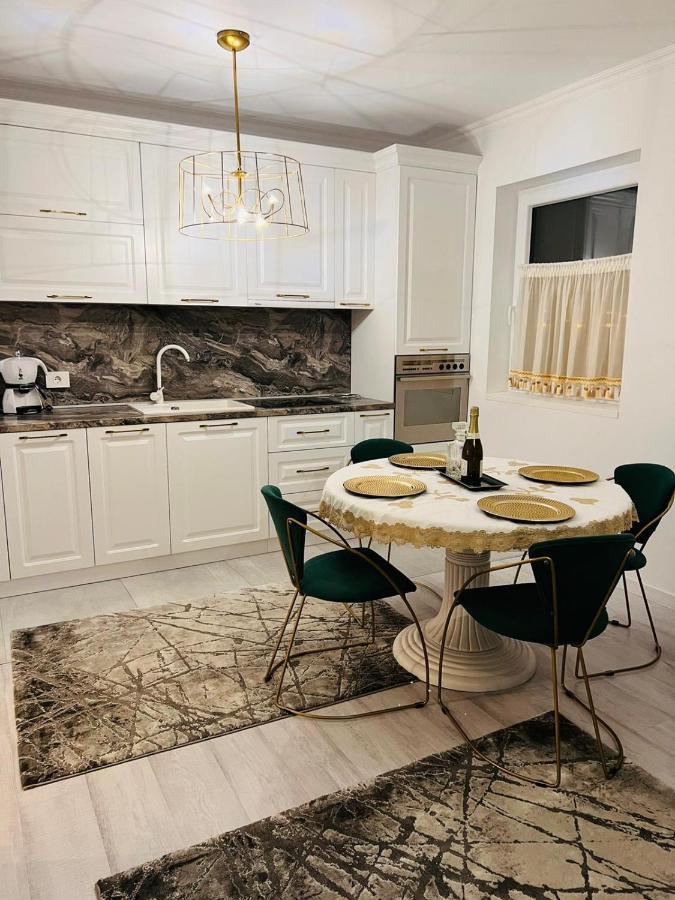 Apartament Larysse Oradea Buitenkant foto