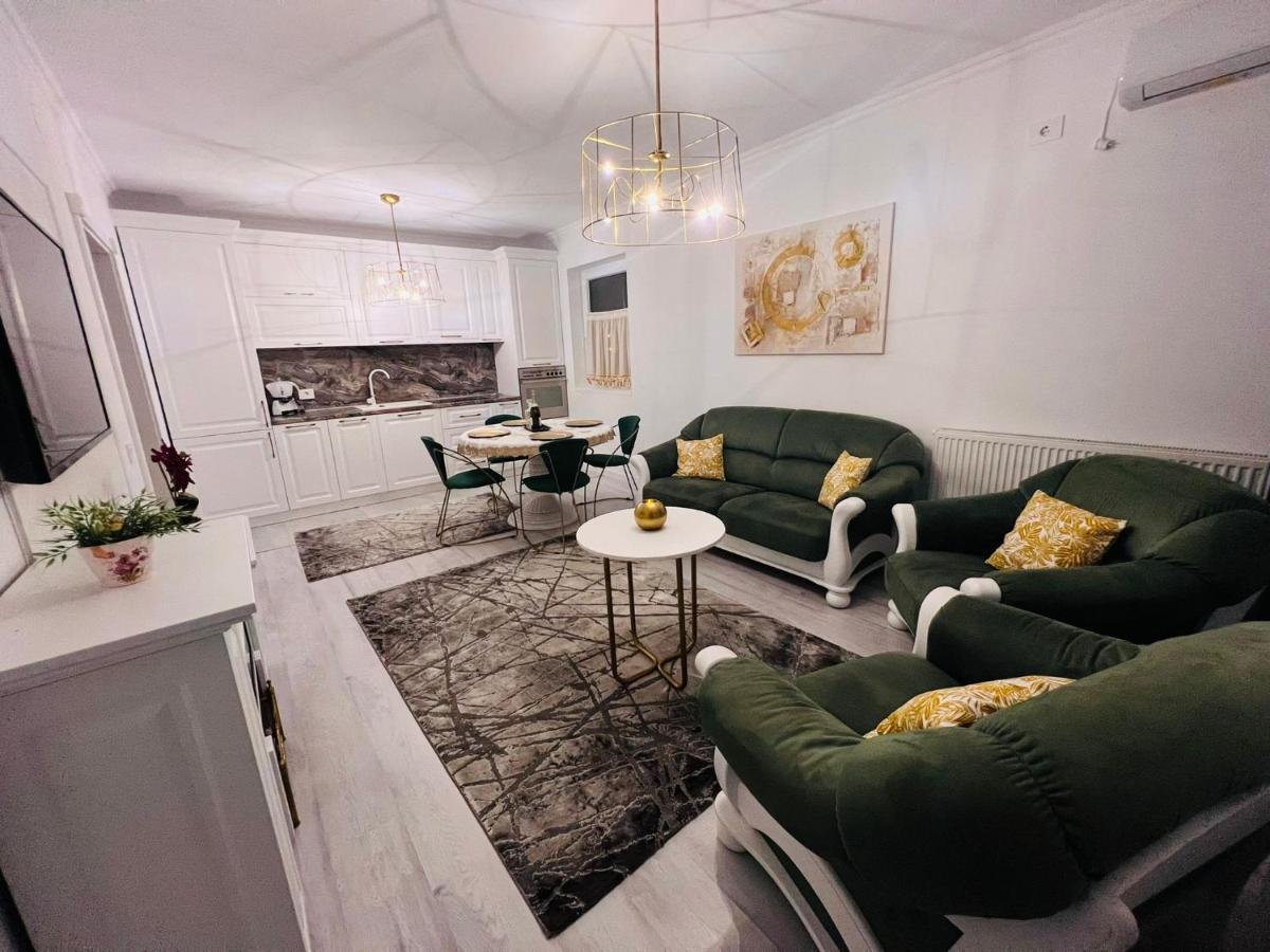 Apartament Larysse Oradea Buitenkant foto
