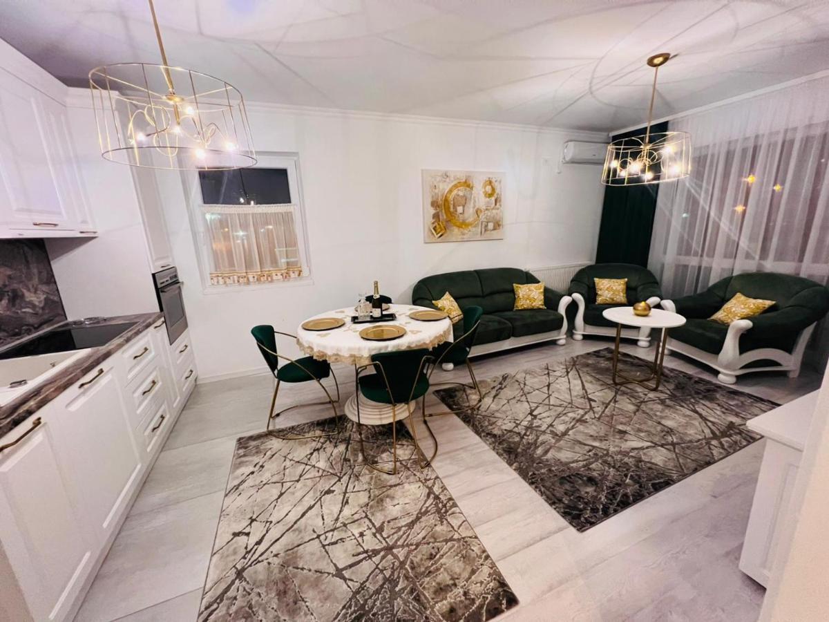 Apartament Larysse Oradea Buitenkant foto